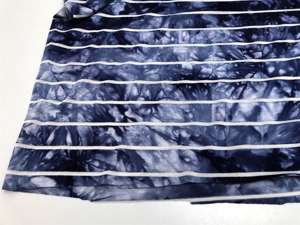 Viscosejersey  - batik med indlagt stribe i marine